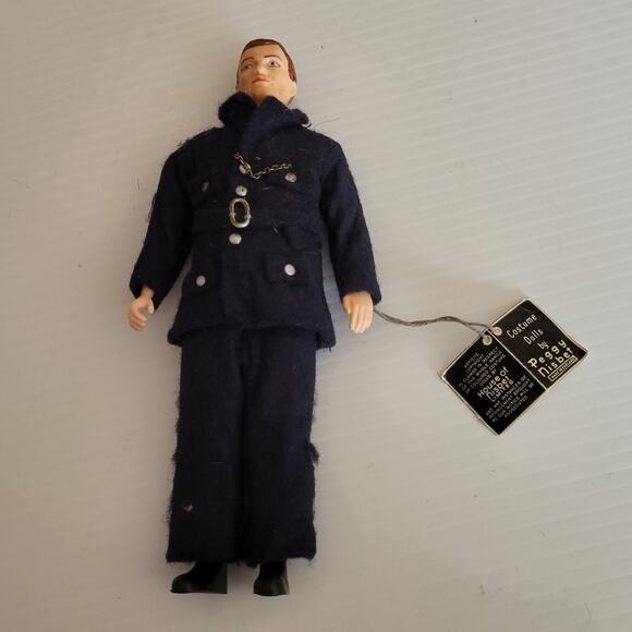 Rare Peggy Nisbet B320 London Policeman (BOBBY) In Uniform. Made in England - Picture 10 of 10